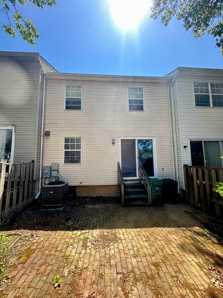 Building Photo - 11553 Sullnick Way