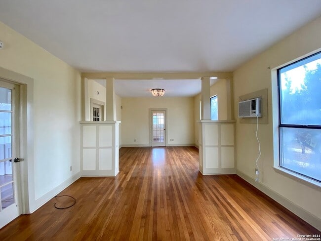 Building Photo - 489 Deer Creek W