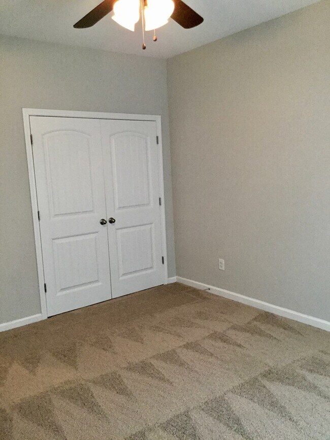 Building Photo - 2531 Foxcroft Cir