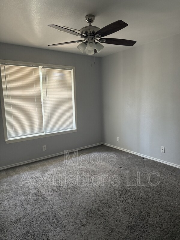 Building Photo - 3601 Oakwood Dr