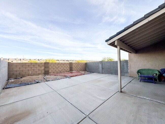 Building Photo - "Spacious 4-Bed, 3-Bath Condo in Desert Sky!"