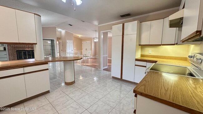 Building Photo - 301 Nesbitt St