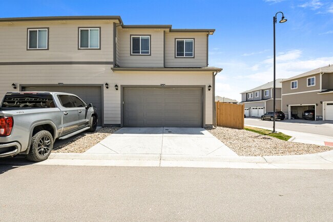 Building Photo - Townhome with Open Layout in Thornton