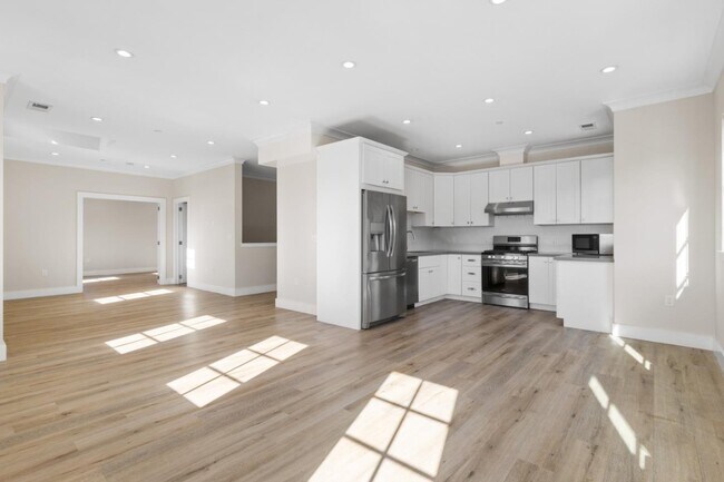 Building Photo - 193 Carmel Ave