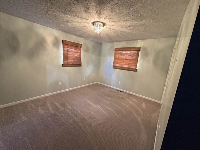 Building Photo - 9 Adkins Ct