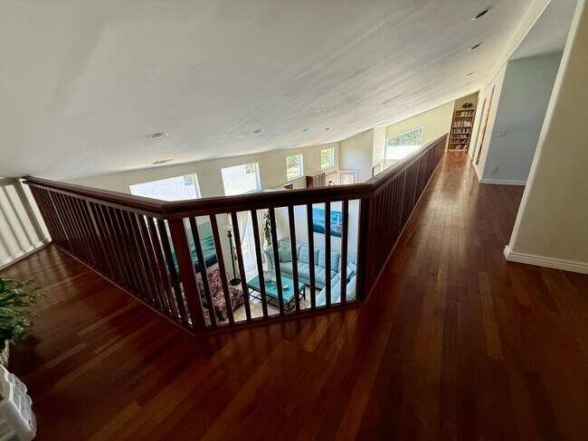 Building Photo - 9 Rooms  6 Bedroom 4 baths Granite Kitchen Executive Home For $5990