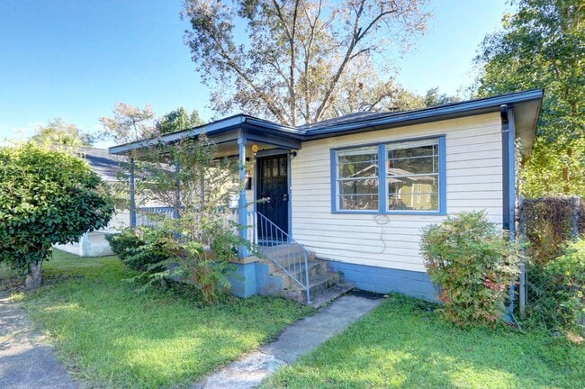 Building Photo - Single Family 2.5 bd, 1 ba close to Forsyth Park, Historic District