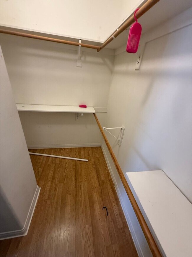 Building Photo - Spacious 4-Bedroom, 2-Bathroom Home in Southwest Bakersfield