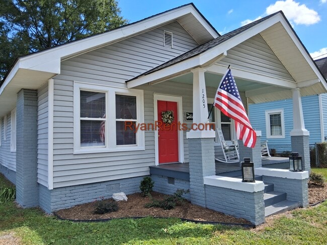 Building Photo - 1205 S Franklin St