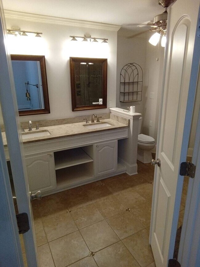 Building Photo - Beautiful Ranch Home in South Park!