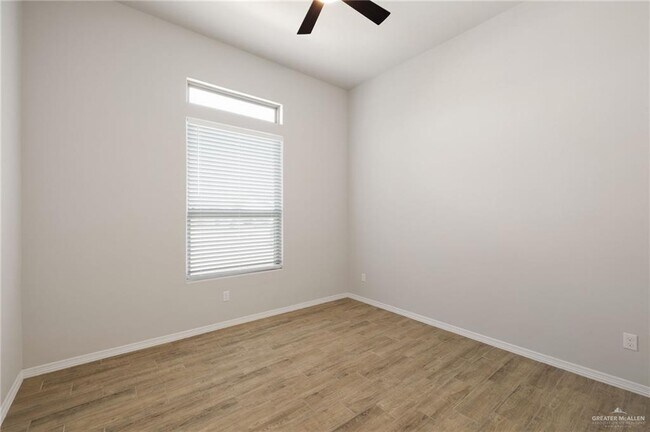 Building Photo - 1209 S San Antonio St