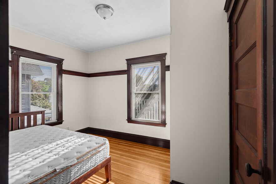 Building Photo - 56 Hobson St