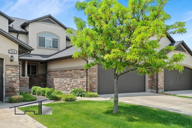 Building Photo - Large Riverdale 4 Bedroom 3.5 Bathroom Tow...