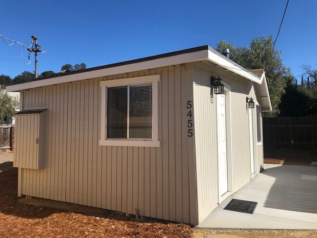 Building Photo - 5455
