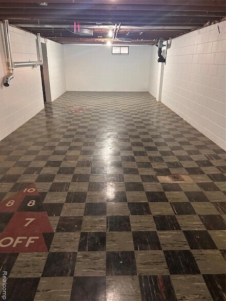 Building Photo - 1136 W Rowland St