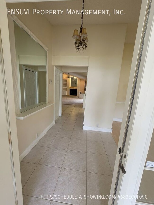 Building Photo - 5003 Bridgeport Dr