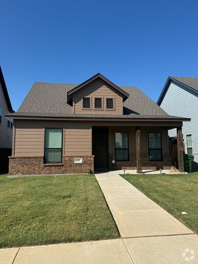 Building Photo - COMING SOON - Commuter Friendly - 3/2/2