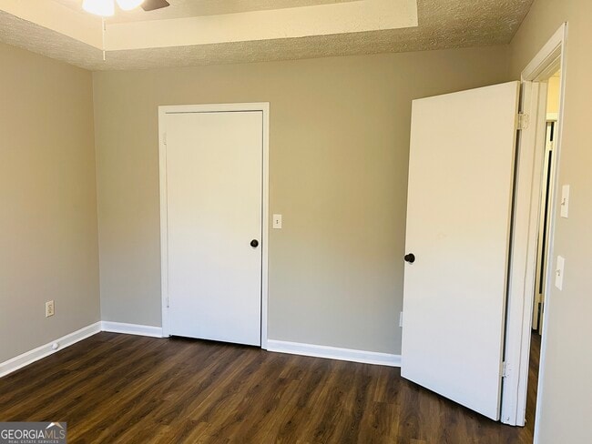 Building Photo - 12 Fredda Ln