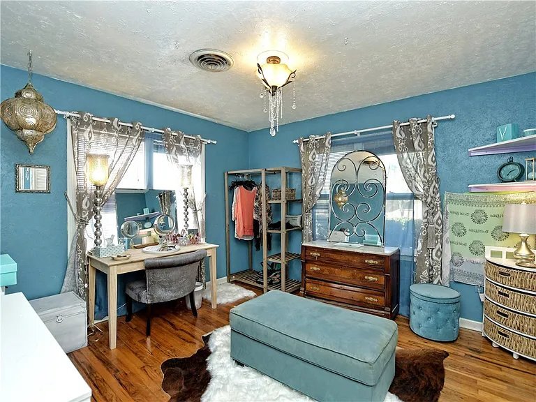 Building Photo - 614 S Groos St