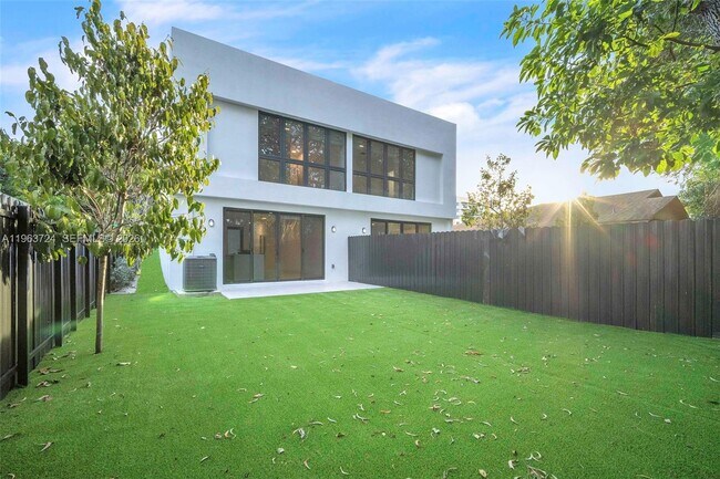 Building Photo - 919 NW 55th St