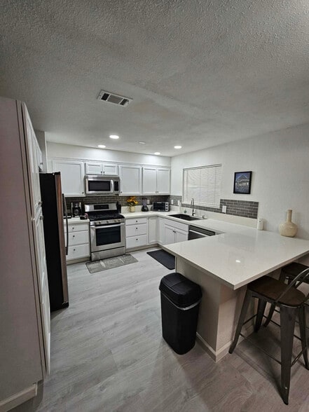 Building Photo - 52275 Avenida Vallejo