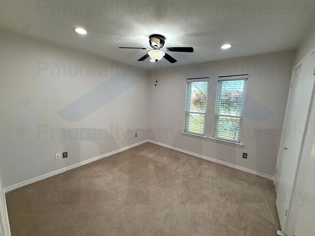 Building Photo - AVAILABLE NOW!!! Beautiful 4-bedroom, 2.5-bath home in the heart of Richardson