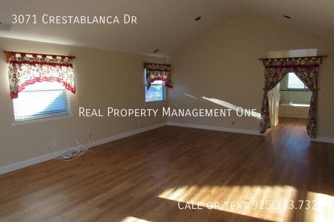 Building Photo - 3071 Crestablanca Dr