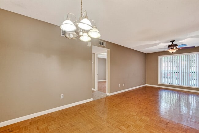 Building Photo - 1311 Antoine Dr
