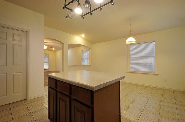 Building Photo - 1109 Fossil Cove