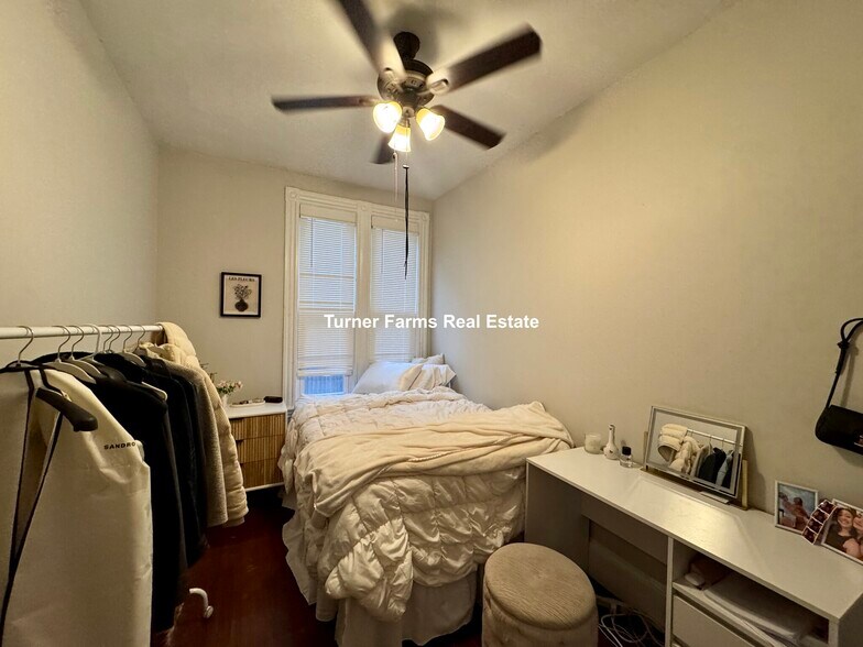 Building Photo - 719 Parker St