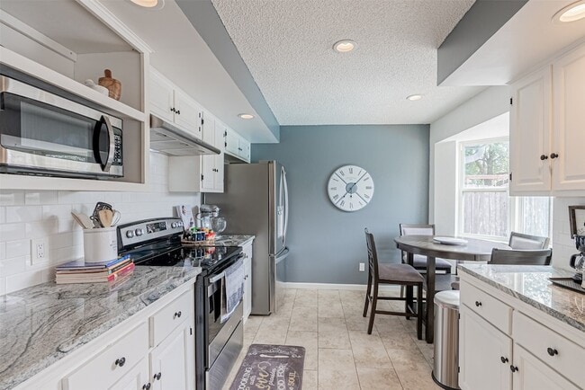 Building Photo - 12123 Monticeto Ln