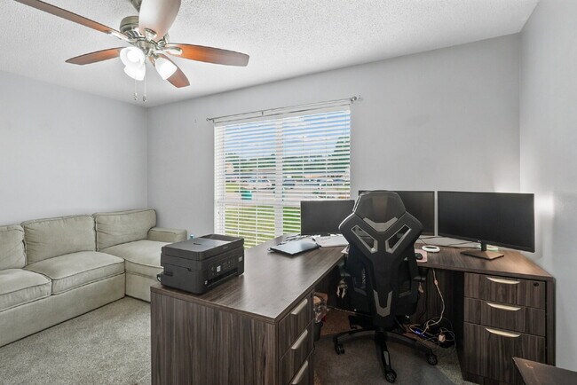 Building Photo - "Charming Pet Friendly 4-Bed Oasis in South Crestview with $500.00 Off First Full Months Rent!"