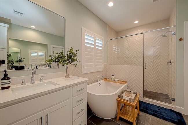 Building Photo - 909-A W 35th St