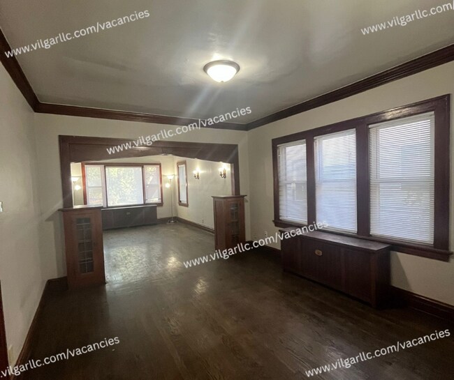 Building Photo - 3 large bedrooms, 1 full bath home in Gary...