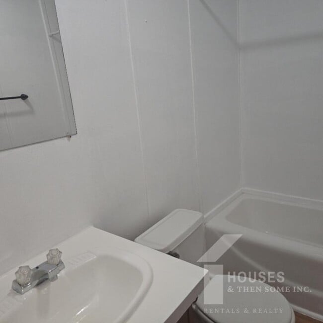 Building Photo - 515 McKinney Rd