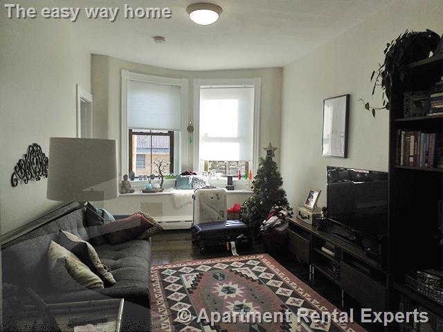 Primary Photo - 114 Willow St