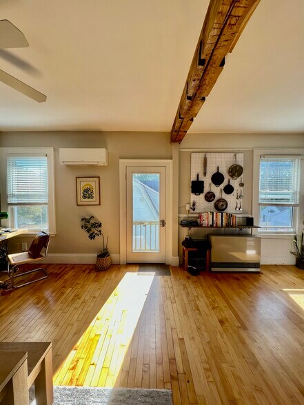 Building Photo - 427 Preble St