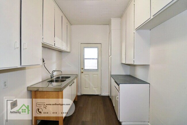 Building Photo - 155 Mary Ln