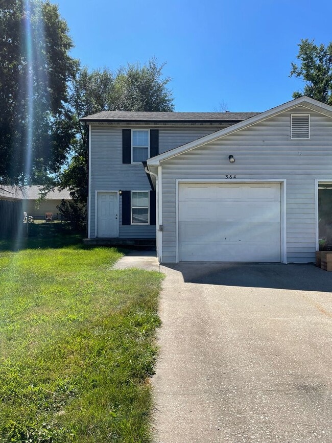 Building Photo - 382/384 Catherine