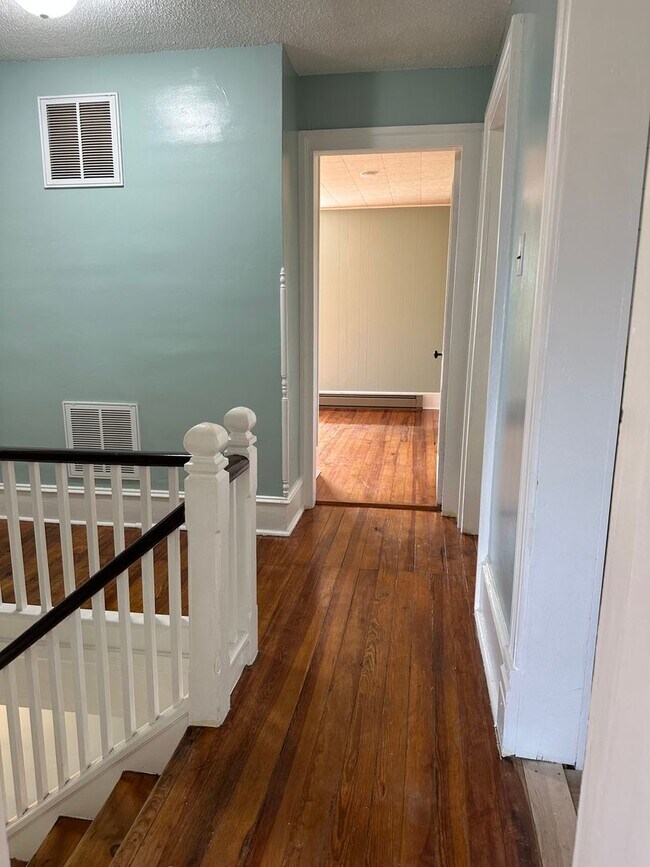 Building Photo - 317 Confidence Ln