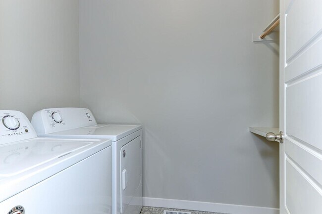 Building Photo - 2207 Ison Ct