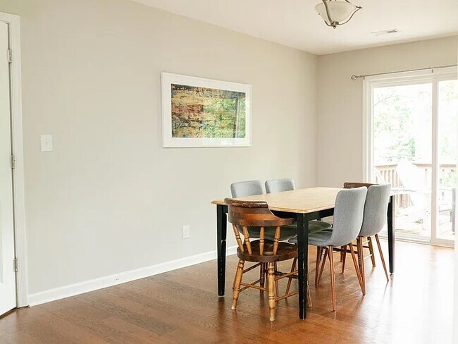 Building Photo - 15 Woodstock Ln