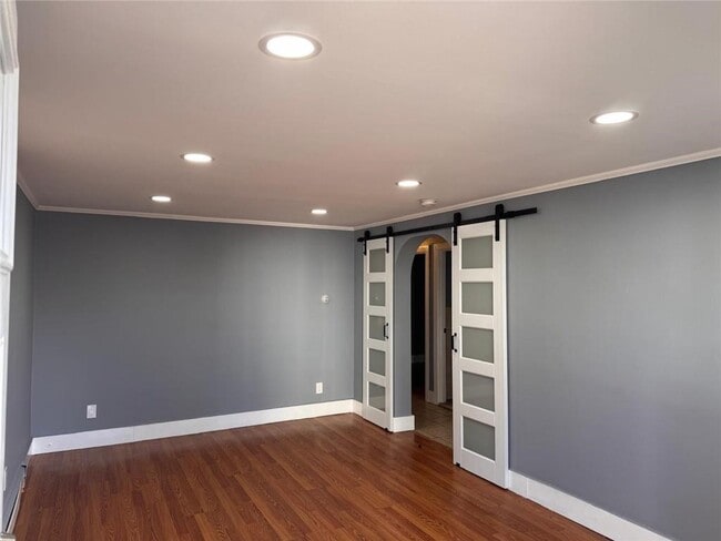 Building Photo - 348 Union Ave