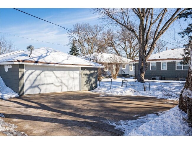 Building Photo - 5422 S 28th Ave