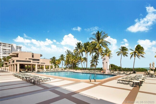 Building Photo - 121 Crandon Blvd