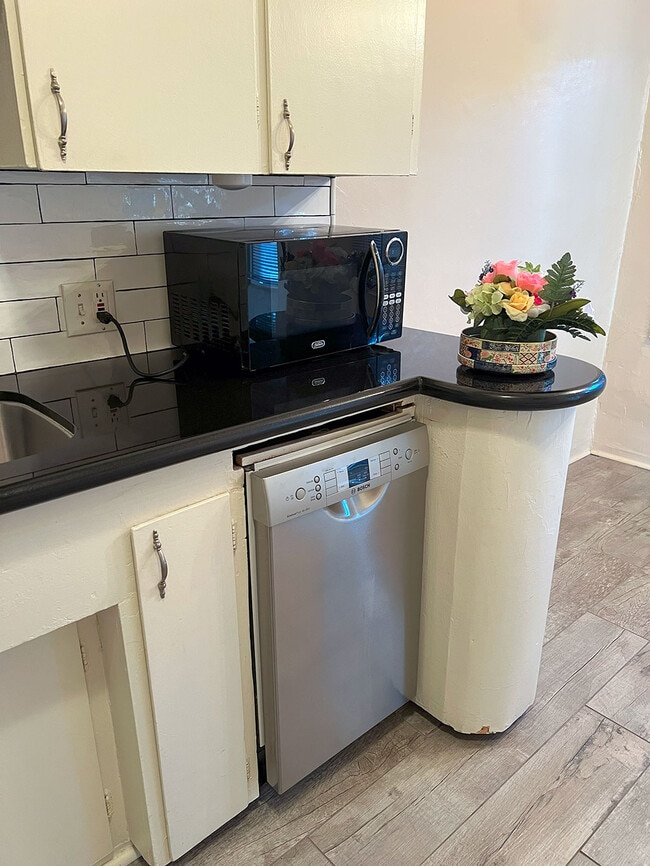 All the "modern" features you expect in a 1920's house including a diswasher - 4015 Edenhurst Ave