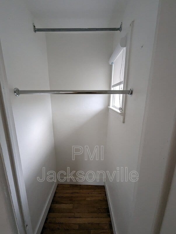 Building Photo - 125 37th Ave S