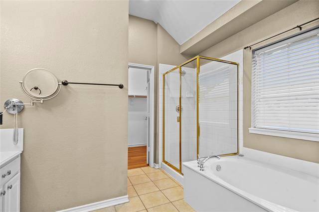 Building Photo - 8108 Twin Oaks Dr