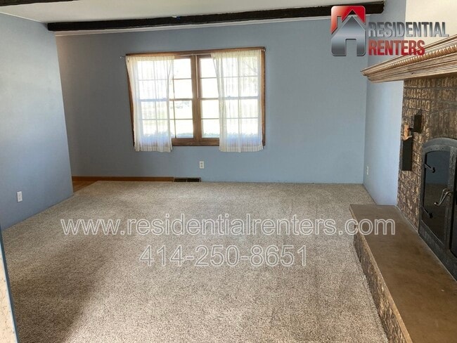 Building Photo - 257 S Regis Rd