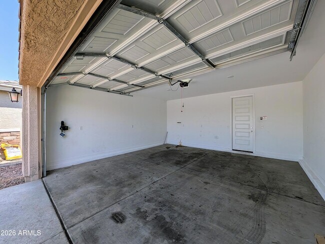 Building Photo - 9509 W Sells Dr